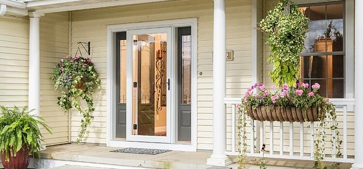 screen door installation in San Clemente